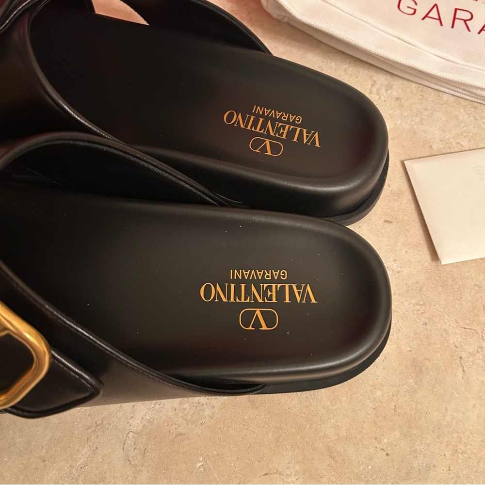 Authentic Valentino Garavani Black leather gold logo plate Slides Size 40 EUC! - Picture 10 of 16
